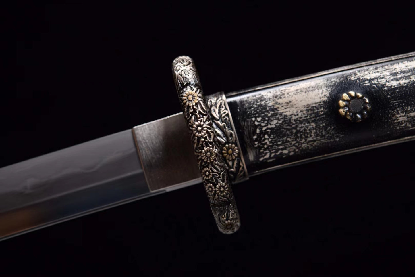 High-performance Damascus three-piece and clamp steel Earth covering blade burning edge Taiko Ancient silver Chrysanthemum katana